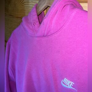 Unisex Nike hoodie fits like a medium